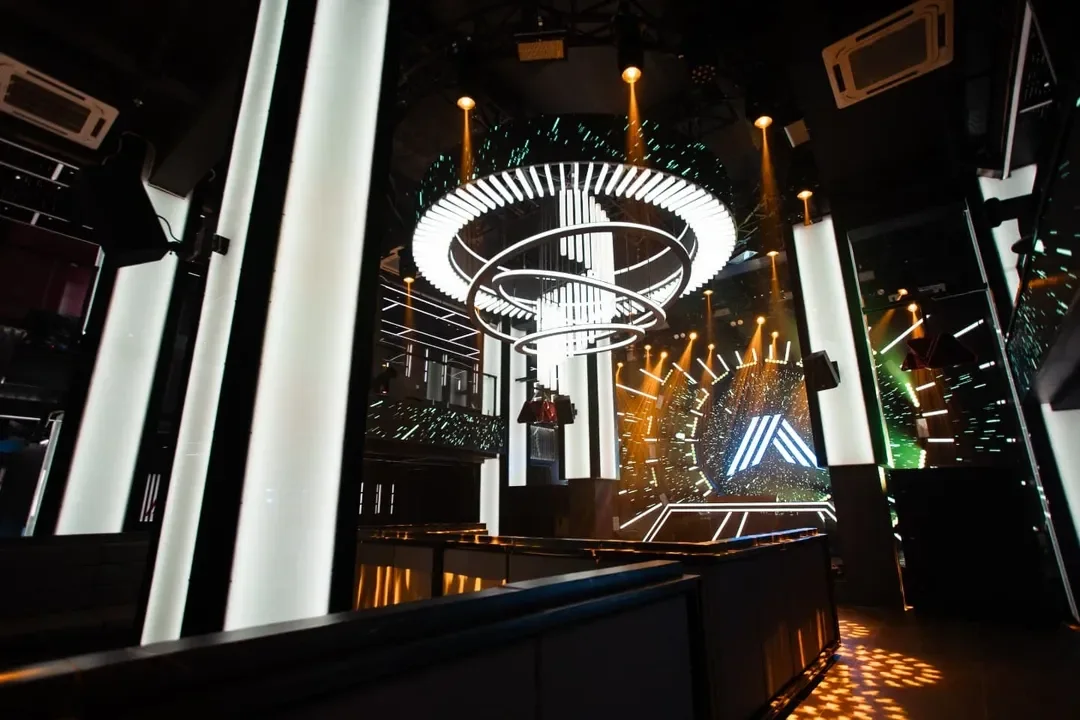 Luxury Club LED Ring Installation